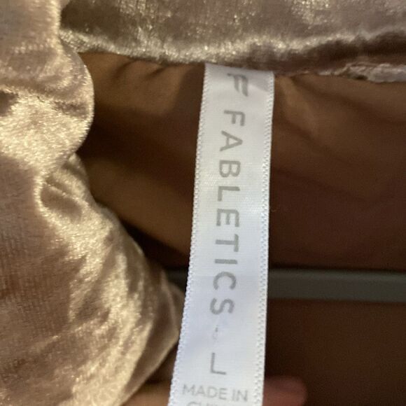 NWOT Fabletics Wander Crushed Velour Cropped Puffer Jacket Size L - Picture 7 of 10